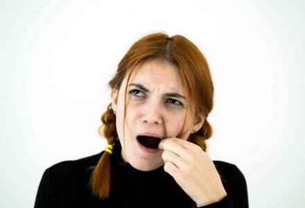 סובלים מכאבים בחניכיים? הכול על מחלות פריודונטליות 